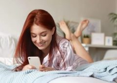 Do you use your mobile phone as soon as you wake up in the morning? It can have a bad effect on your brain, know what experts say